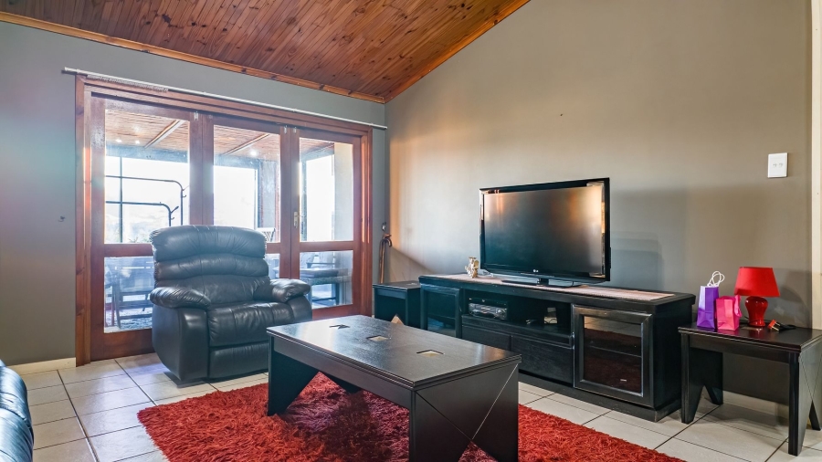 3 Bedroom Property for Sale in Sedgehill Western Cape